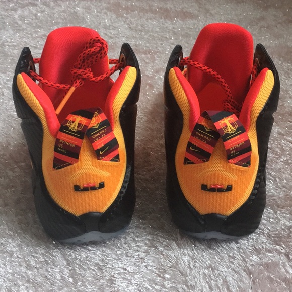 NIKE LeBron Xll - Picture 4 of 6